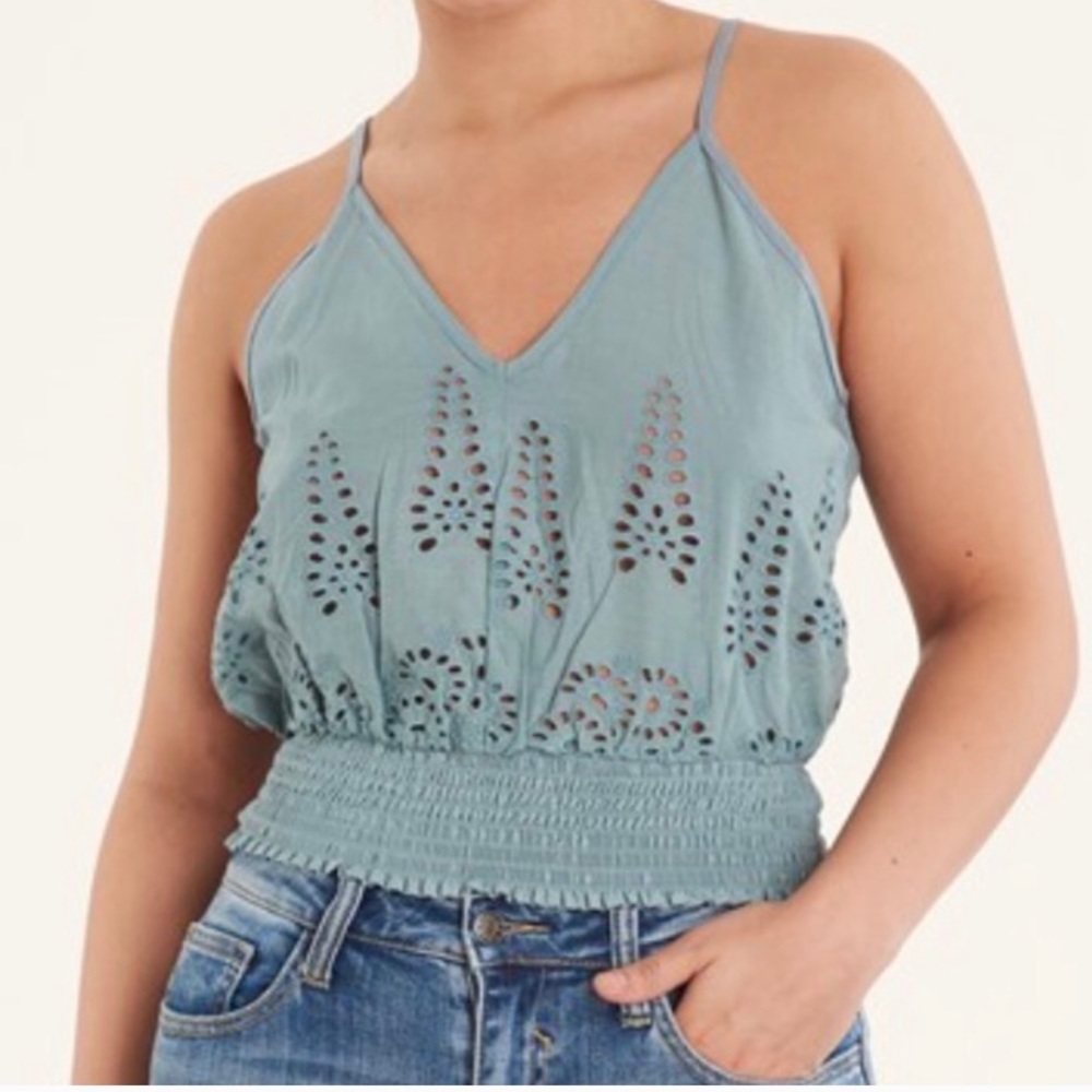 NWT City Feathers eyelet tank top.